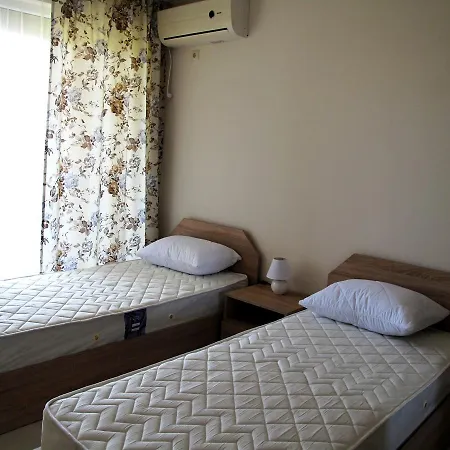 Apartmán Mellia 4 *